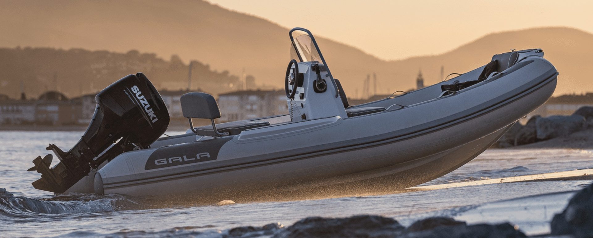 Pneu Marine Services 06 Zodiac Semi Rigide Cannes ATLANTIS 3 Pneu Marine Services 06 Zodiac Semi Rigide Cannes ATLANTIS 3