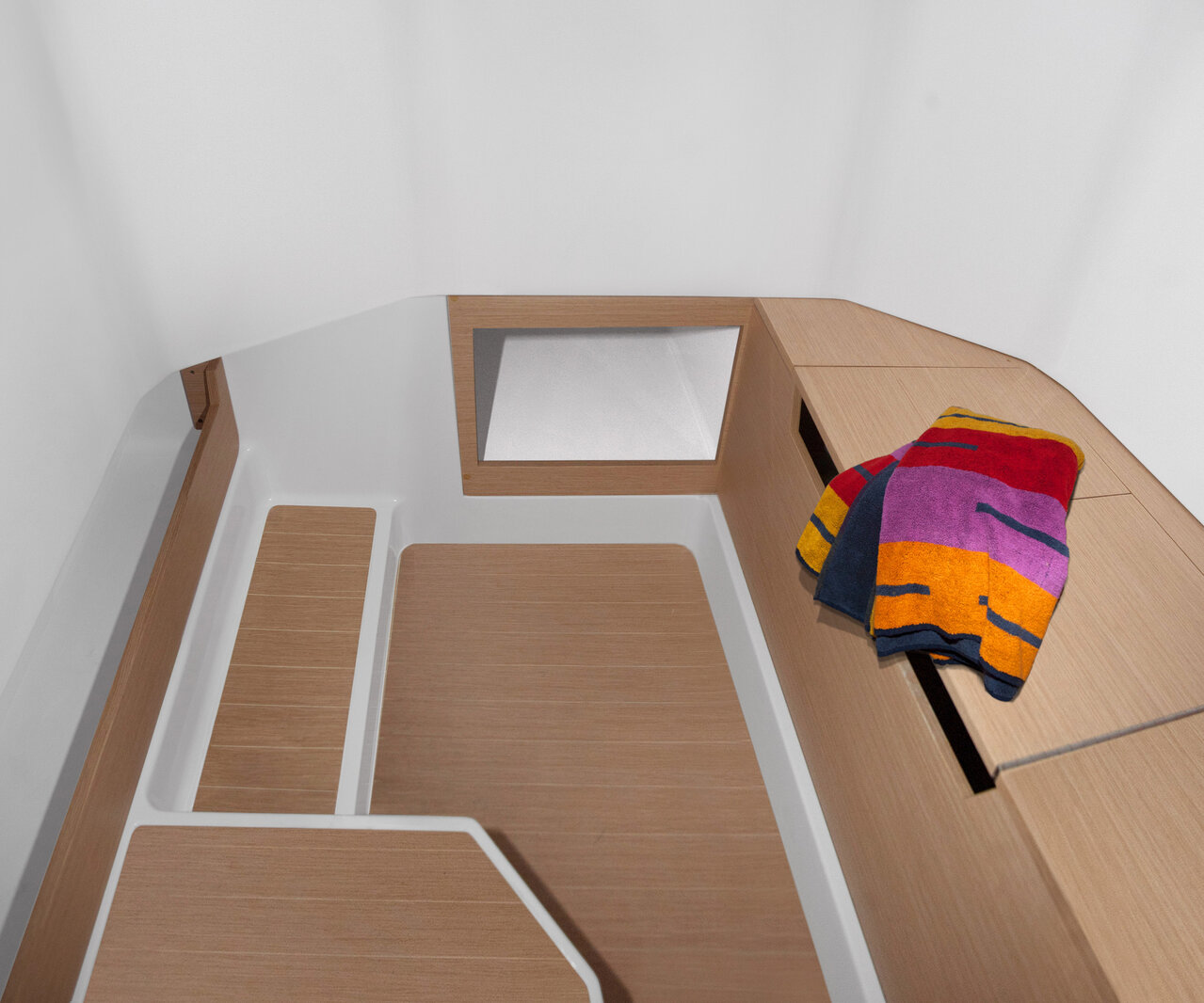 Pneu Marine Services 06 Zodiac Semi Rigide Cannes CABINE Pneu Marine Services 06 Zodiac Semi Rigide Cannes CABINE