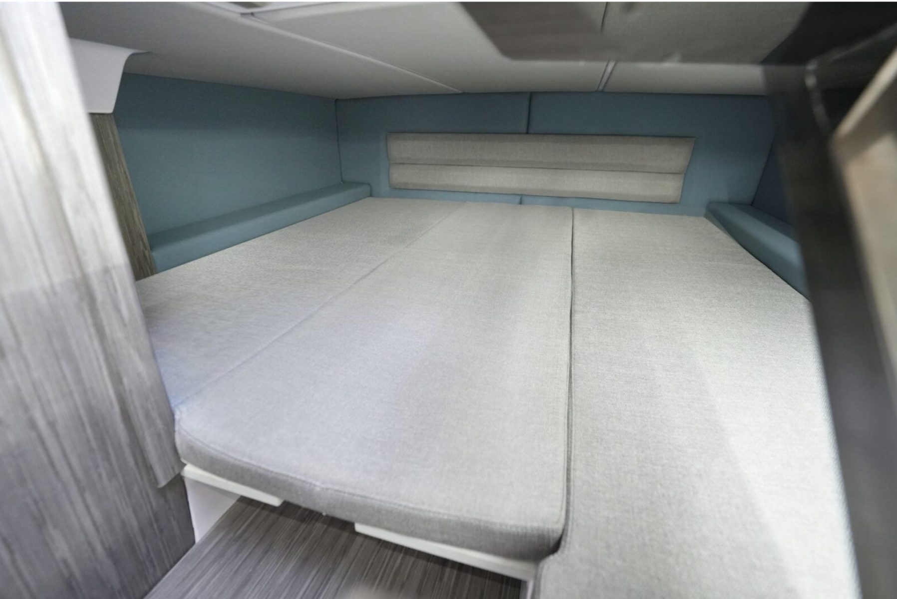 Pneu Marine Services 06 Zodiac Semi Rigide Cannes COUCHAGE N°2 Pneu Marine Services 06 Zodiac Semi Rigide Cannes COUCHAGE N°2