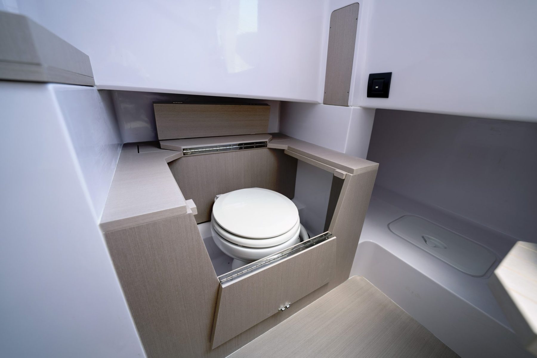 Pneu Marine Services 06 Zodiac Semi Rigide Cannes DSC04671 Ok Pneu Marine Services 06 Zodiac Semi Rigide Cannes DSC04671 Ok