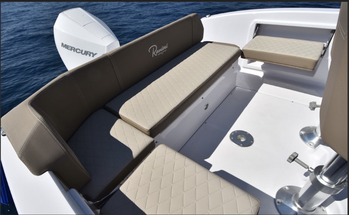 Pneu Marine Services 06 Zodiac Semi Rigide Cannes PHOTO CARRE ARRIERE Pneu Marine Services 06 Zodiac Semi Rigide Cannes PHOTO CARRE ARRIERE