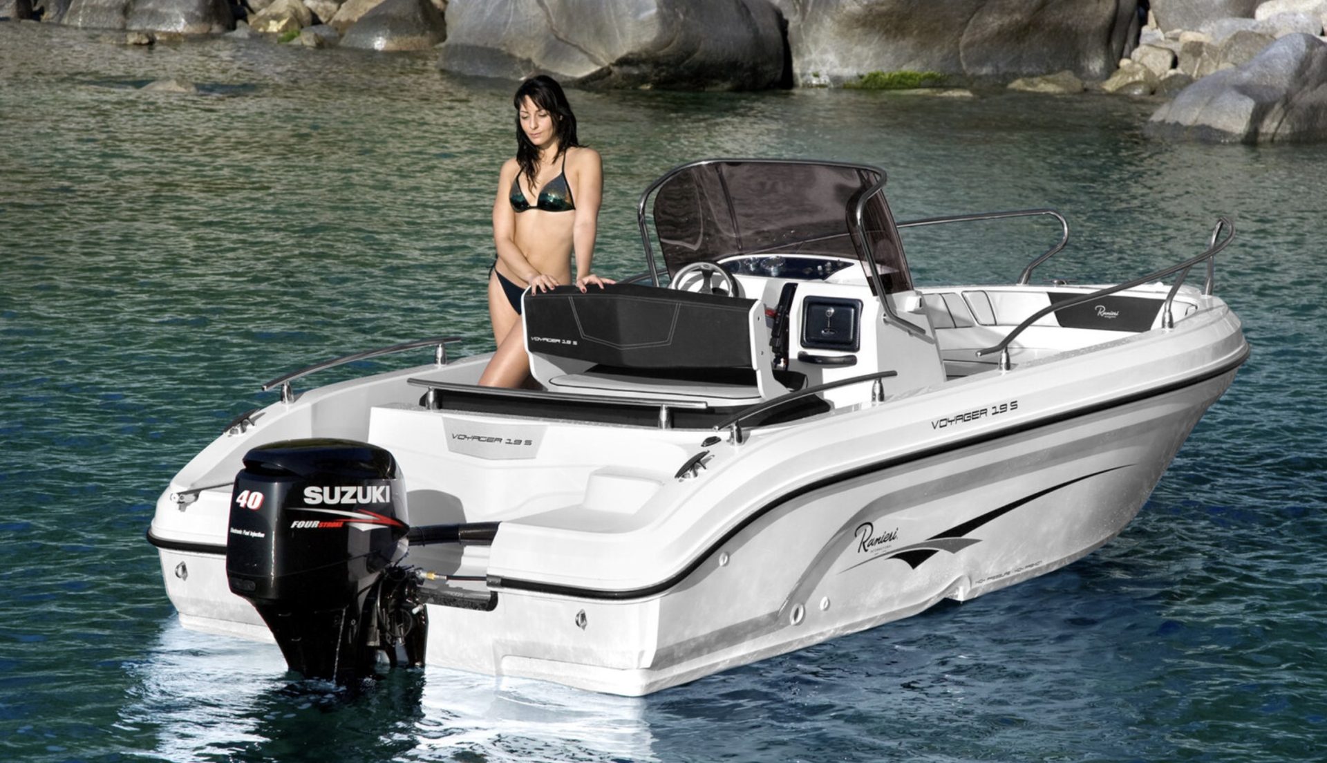 Pneu Marine Services 06 Zodiac Semi Rigide Cannes VOYAGER 19 Pneu Marine Services 06 Zodiac Semi Rigide Cannes VOYAGER 19