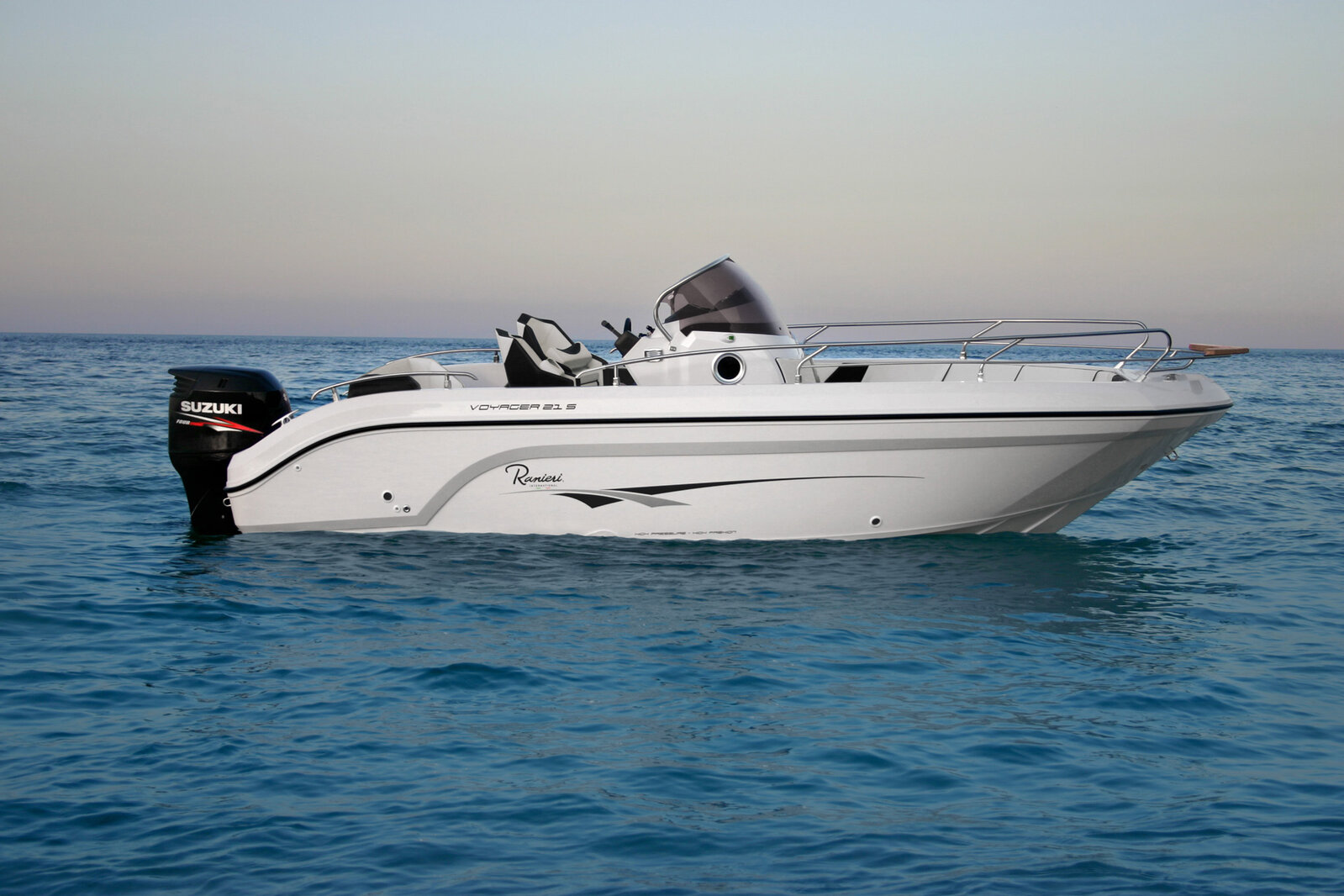 Pneu Marine Services 06 Zodiac Semi Rigide Cannes Voyager 21 S Bateau Au Mouillage Pneu Marine Services 06 Zodiac Semi Rigide Cannes Voyager 21 S Bateau Au Mouillage